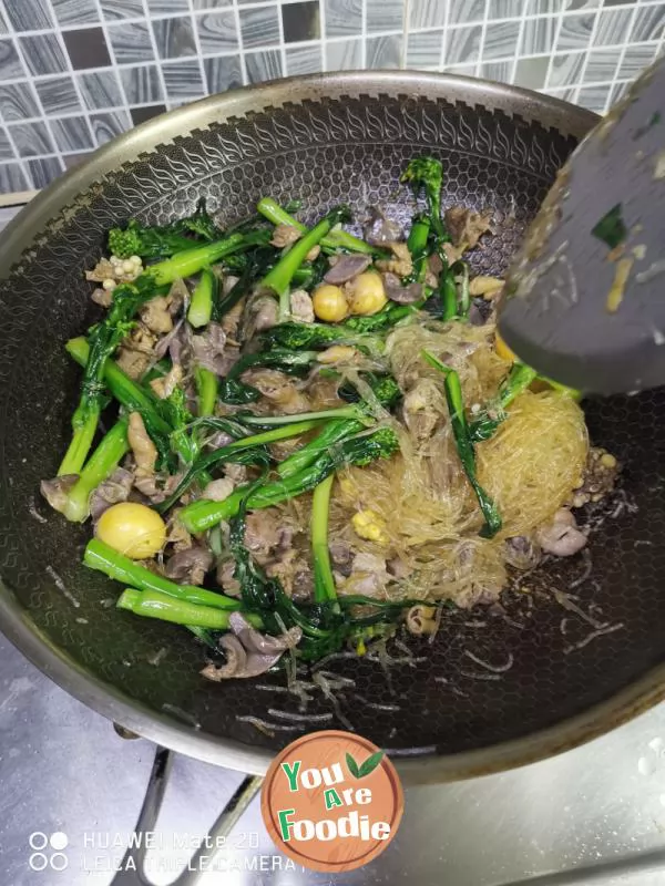 Fried vermicelli with chicken offal