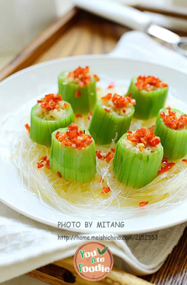 Steamed loofah with minced garlic