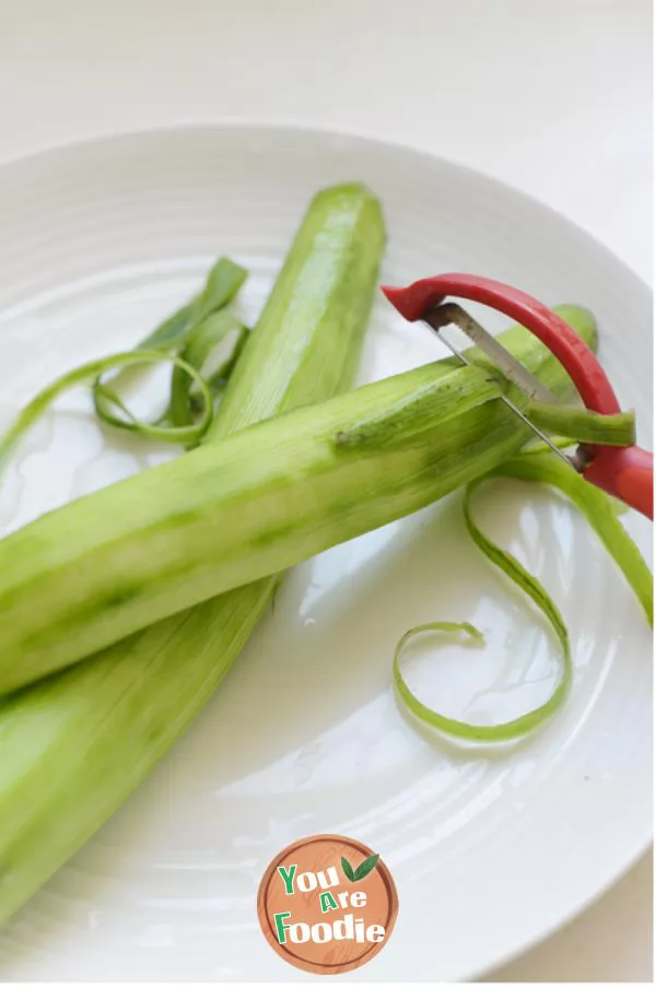 Steamed loofah with minced garlic