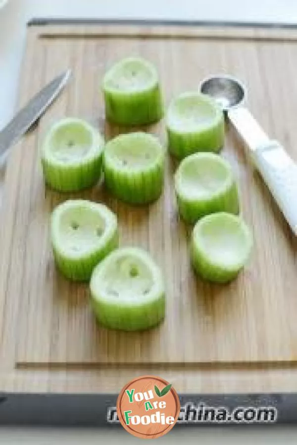 Steamed loofah with minced garlic