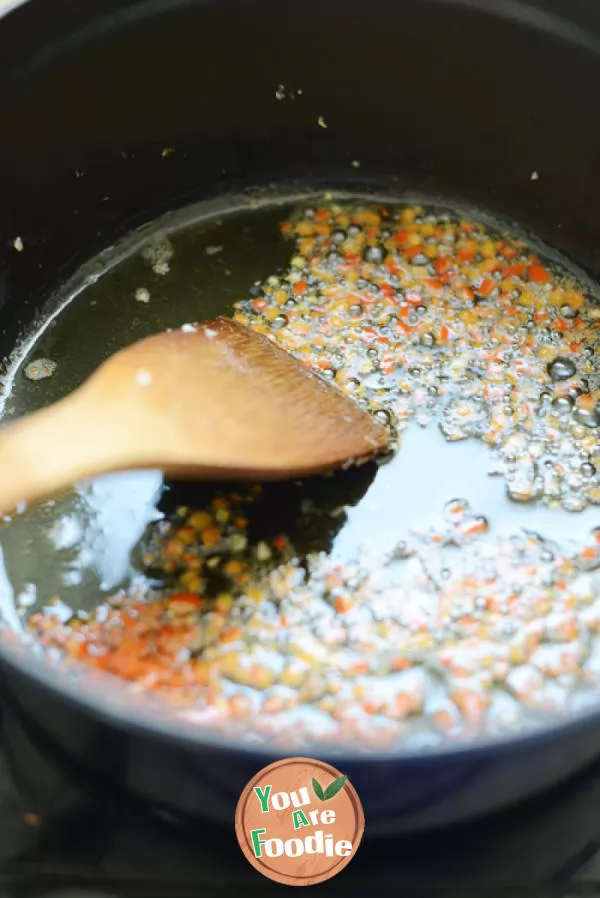 Steamed loofah with minced garlic