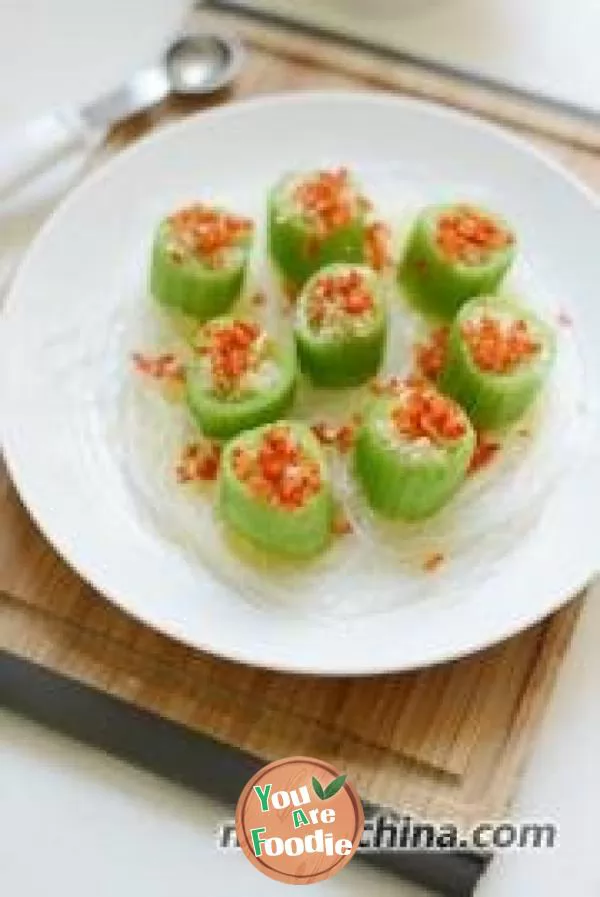 Steamed loofah with minced garlic