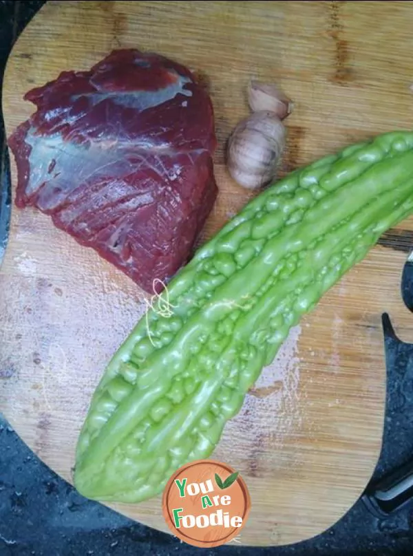 Fried beef with bitter gourd