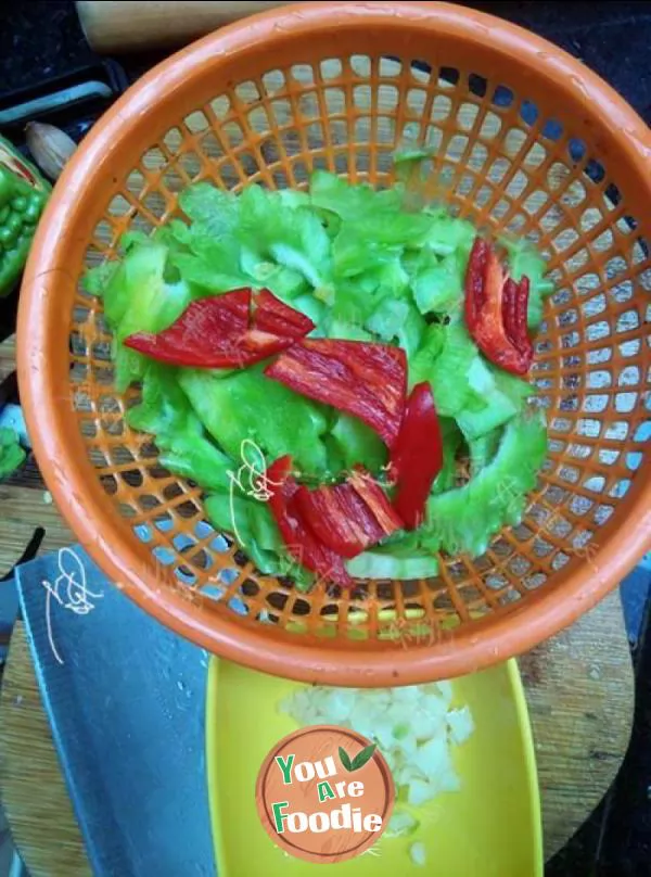 Fried beef with bitter gourd