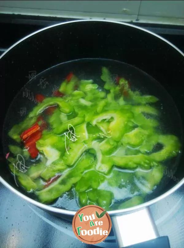 Fried beef with bitter gourd