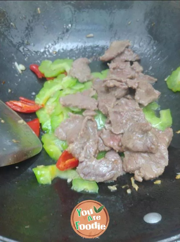 Fried beef with bitter gourd