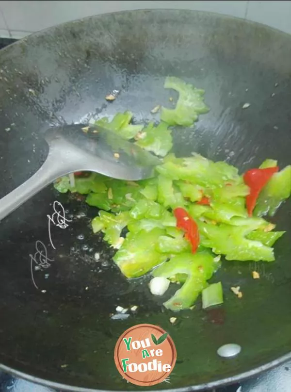 Fried beef with bitter gourd