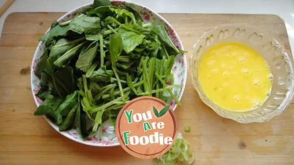 Delicious spinach and egg soup