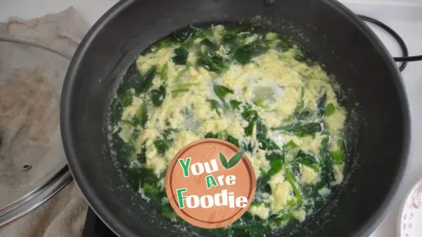 Delicious spinach and egg soup