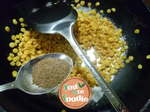 Pepper, salt, cornflakes, small pot