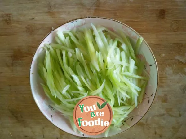 Stir fried shredded lettuce with winter vegetables