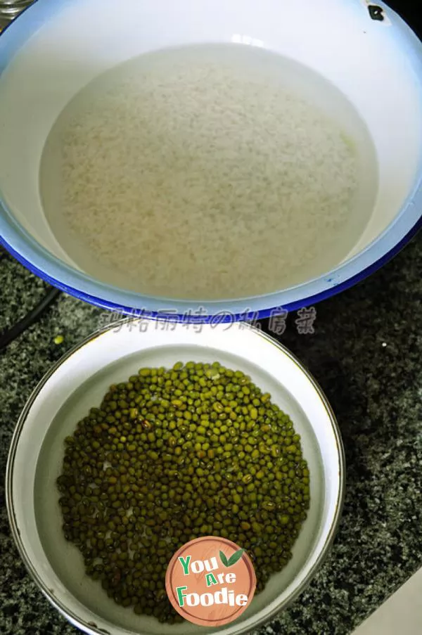 Mung bean porridge for reducing fire and relieving summer heat