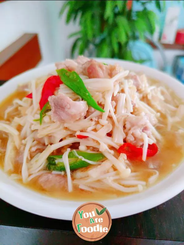 Fried pork slices with Flammulina velutipes