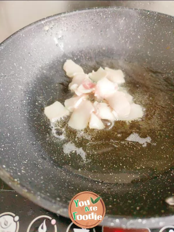 Fried pork slices with Flammulina velutipes