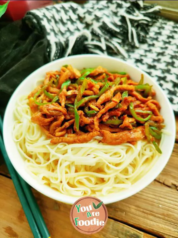 Noodles with shredded pork and green pepper