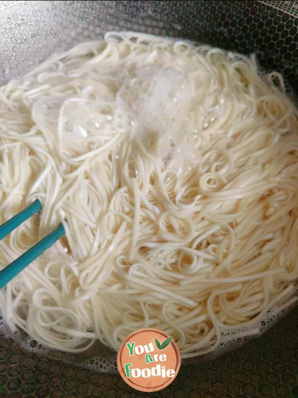 Noodles with shredded pork and green pepper