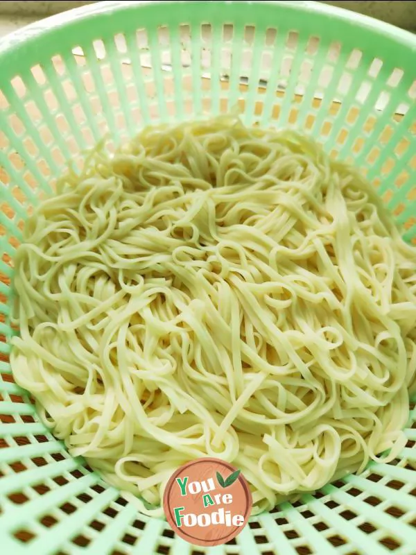 Noodles with shredded pork and green pepper