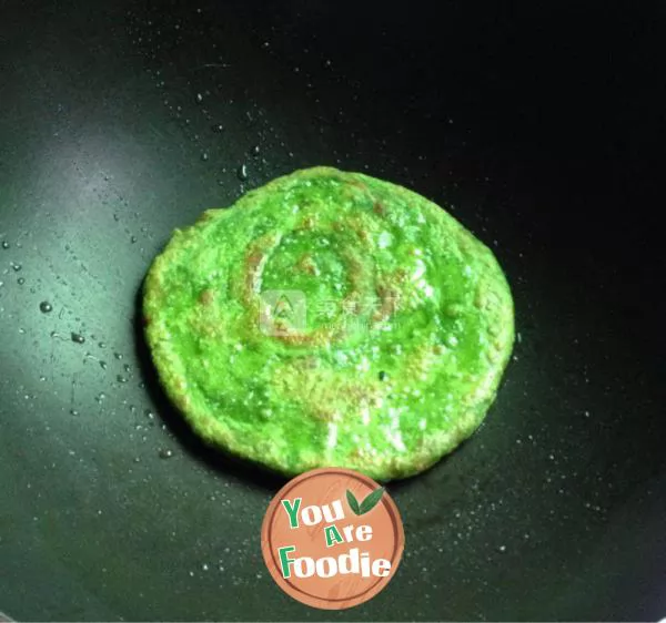 Spinach meat floss pancake