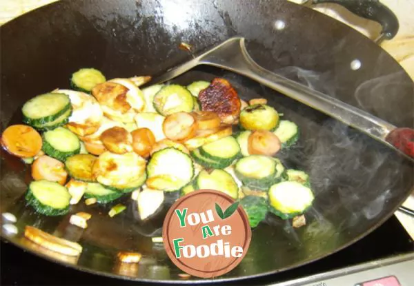 Fried cucumber with Coprinus comatus