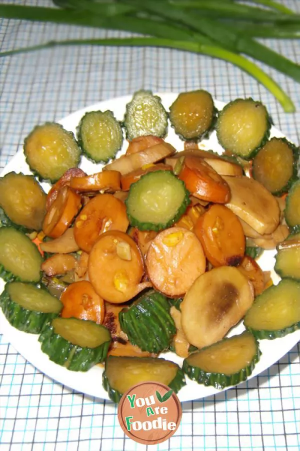 Fried cucumber with Coprinus comatus