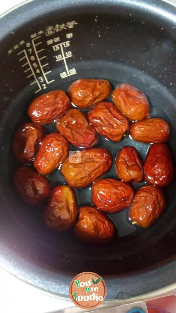 Golden jujube cake