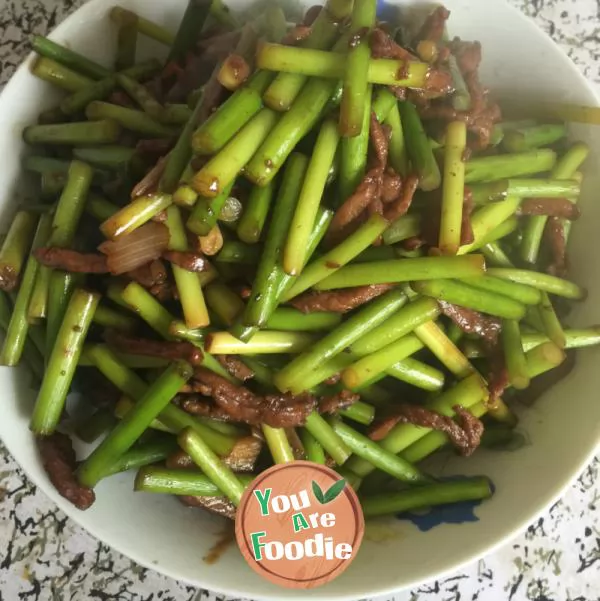 Fried shredded pork with garlic sprouts