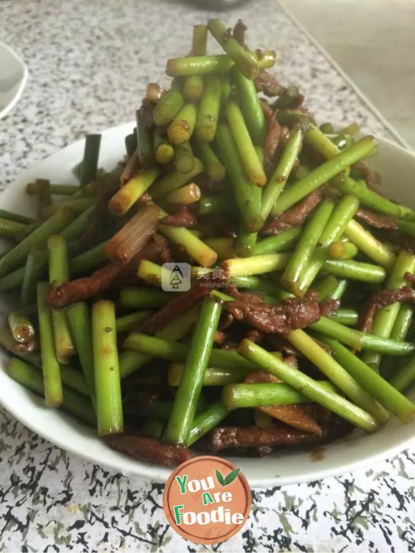 Fried shredded pork with garlic sprouts