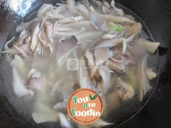 Delicious shredded pork and mushroom soup