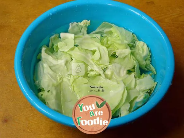 Fried cabbage with green pepper