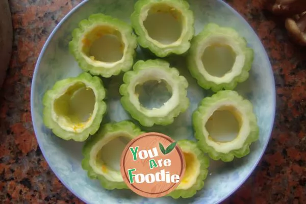 Bitter gourd stuffed with flower meat