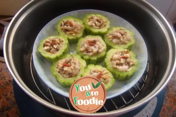 Bitter gourd stuffed with flower meat