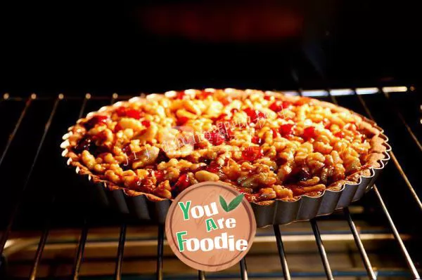 Fragrant cranberry and walnut pie