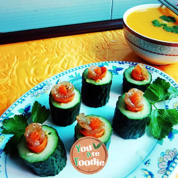 Raw-fish-rolls-with-cucumber