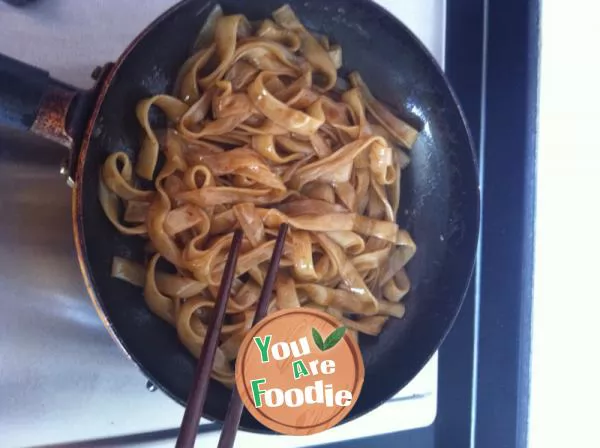 Fried rice noodles with shark's fin root