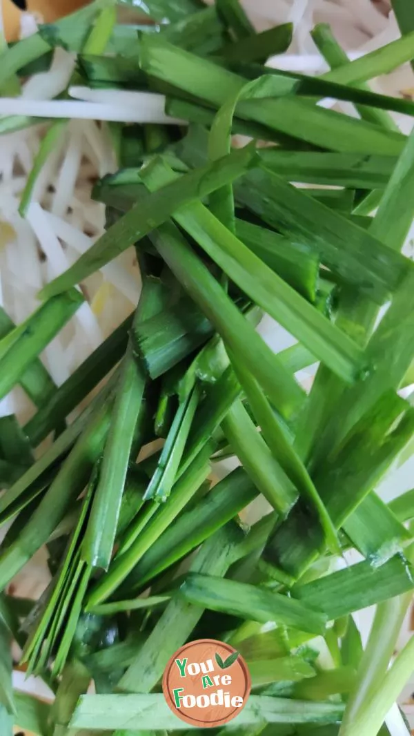 Stir fried green bean sprouts and chives