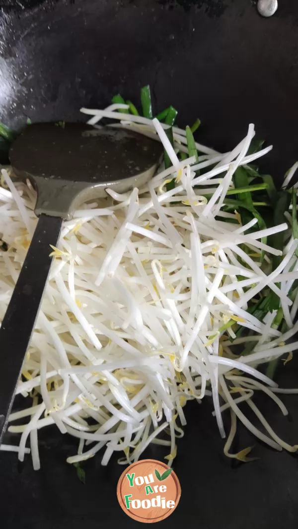 Stir fried green bean sprouts and chives