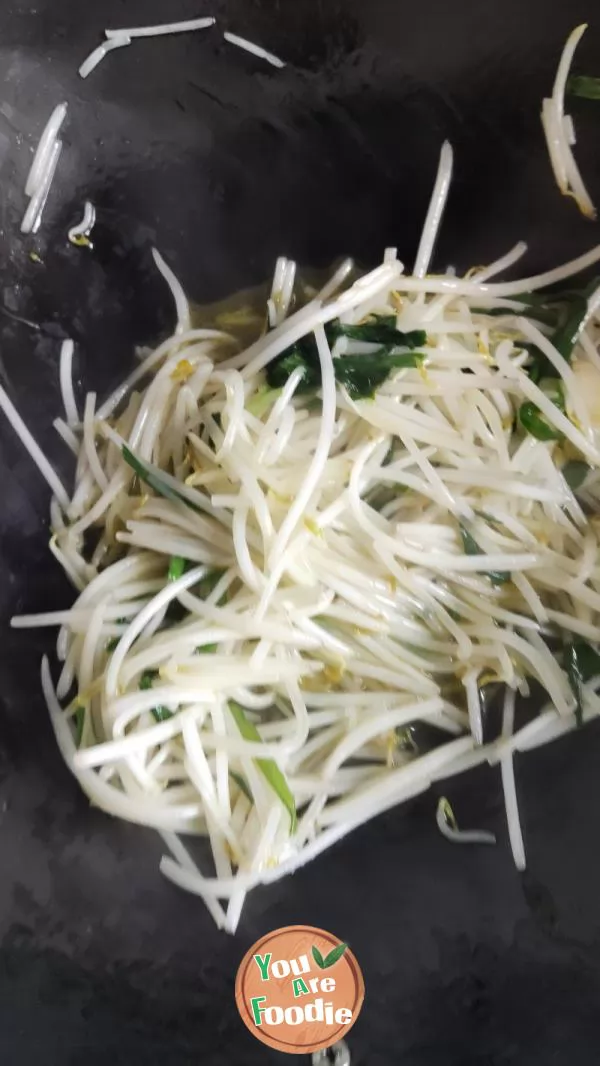 Stir fried green bean sprouts and chives