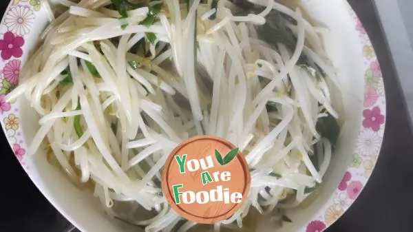 Stir fried green bean sprouts and chives