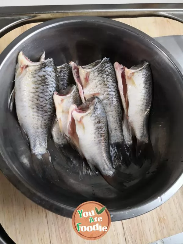 Pan fried crucian carp