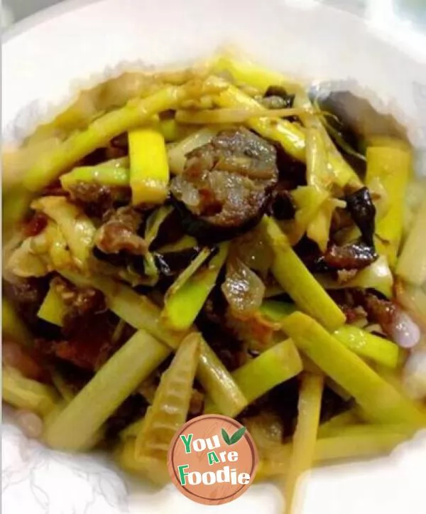 Stir fried sausage and bamboo shoots with sesame oil