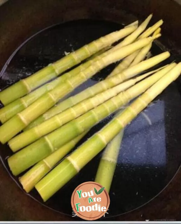 Stir fried sausage and bamboo shoots with sesame oil