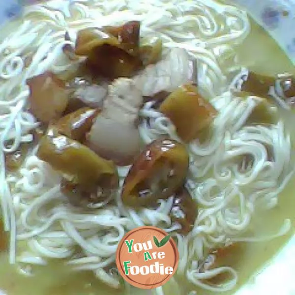 Noodles with preserved pork and sour pepper