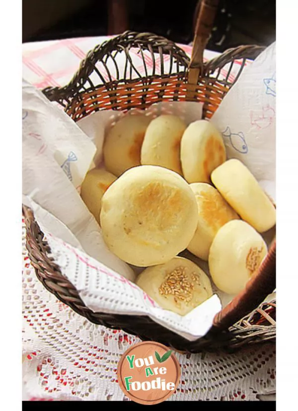 Small basket for spring outing -- sesame and jujube cake~