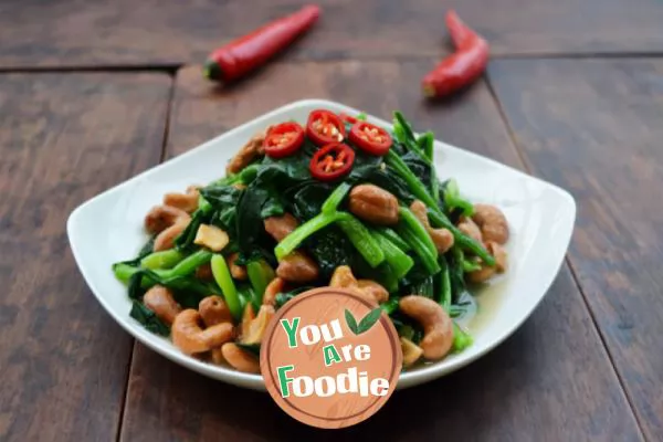 Mixed cashew nuts with spinach