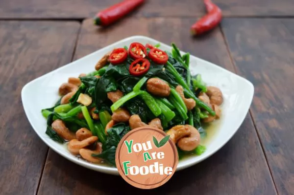 Mixed cashew nuts with spinach