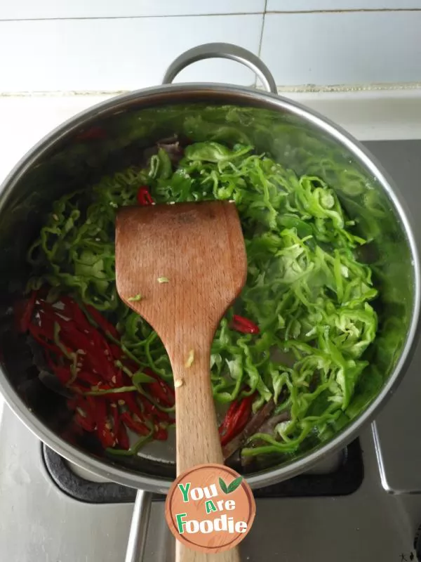 Fried konjak shreds with preserved meat and pepper