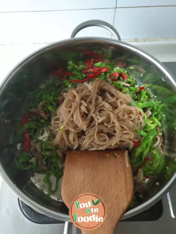 Fried konjak shreds with preserved meat and pepper