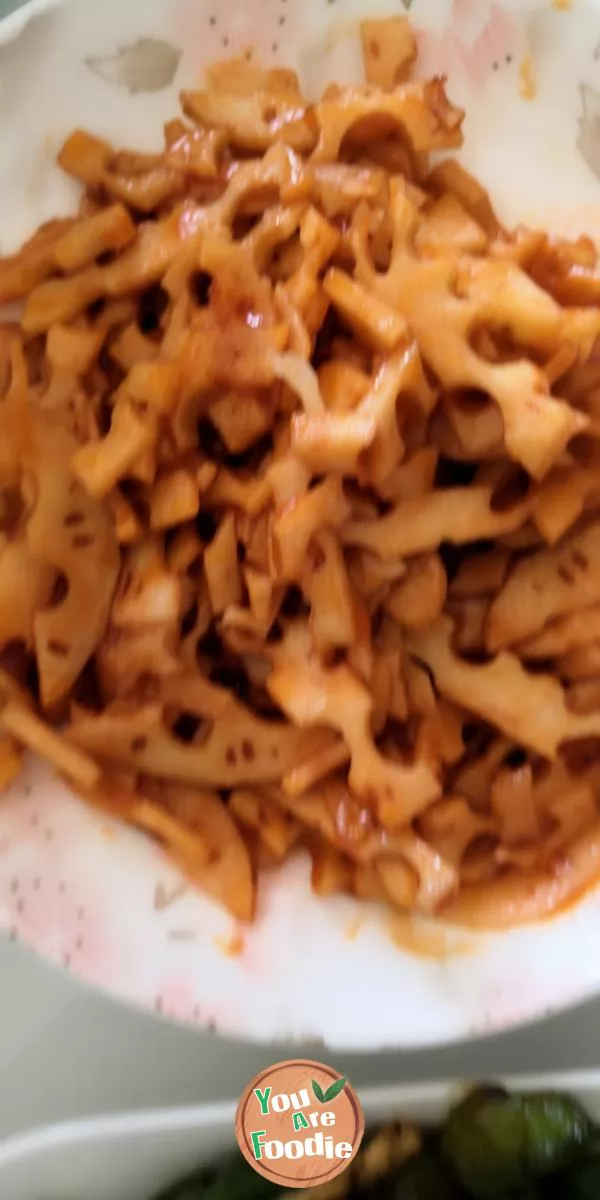 Shredded lotus root with tomato