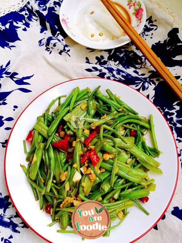 Watercress with minced garlic and pepper