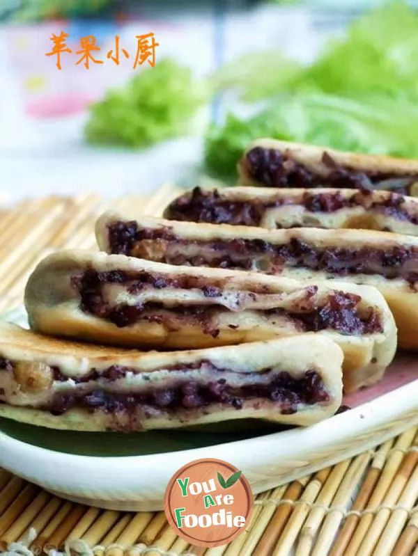 Black-rice-raisin-cake-section